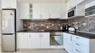 Del Mar Sea View Apartment - 8