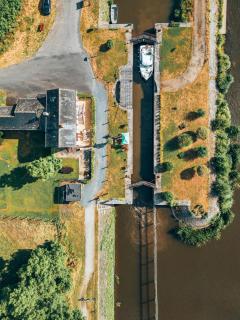 Bateau sans permis 2 cabines 6 couchages - 3