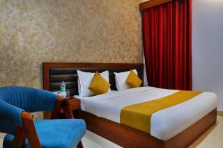 VROOM Hotel Golden Palace - Noida - 7