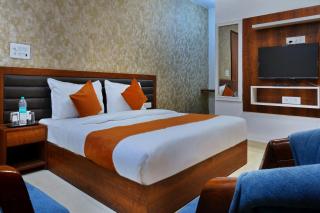 VROOM Hotel Golden Palace - Noida - 1