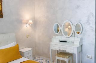 Alma Adry - Naples - 2