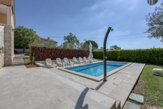 Villa Ladonja with Private Pool and Sauna - Marasi - 9