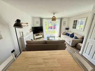 Waves at The Bay - Part of the The Bay Filey Holiday Village with pool, gym and direct beach access, pub, restaurant, tennis and meadows walks - 3