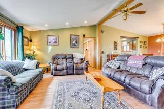 Furnished Deck with Forested Views Manawa Home! - New London - 7