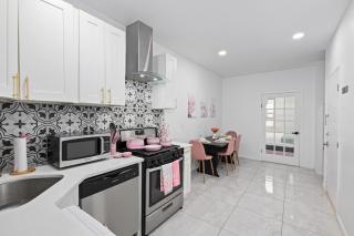 Rose Stay, Stylish 2BR Apartment - Sleeps 6 - 25 Min to NYC - Union City - 1