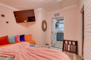 6 Mi to Siesta Beach Outdoor Oasis with Hot Tub - Sarasota - 2