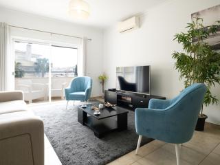 Pool View 3 Bed Apartment - Lagos - 9