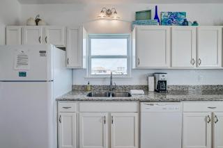 Mollys Place by Bolivar Escapes - Crystal Beach - 1