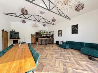Friends Chalet - - 6