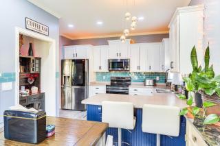 Island Vibes Home with Fire Pit in Murfreesboro! - 2