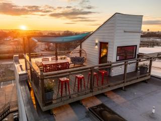 Designer Penthouse with Rooftop Deck Near Downtown and Lookout Mtn - Chattanooga - 0