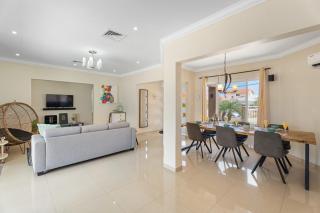NEW 3BR 2BA Private Villa with Spacious Garden - Noord - 2