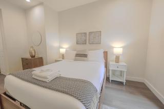 Luxury at 2br 2ba 200mbps Internet - Boston - 1