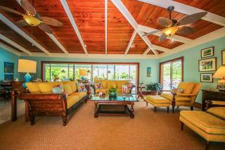 Shoys Beach House - 5 bedroom villa on the Beach! - 4