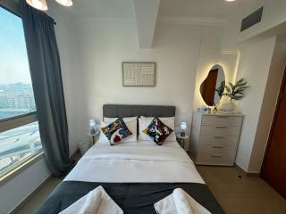 Cozy 1BR In The Heart of The Marina - 4