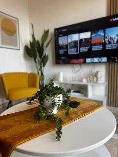 Cozy 1BR In The Heart of The Marina - 1