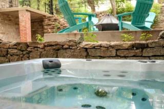151 Spring Downtown Eureka Springs Suite B - 0