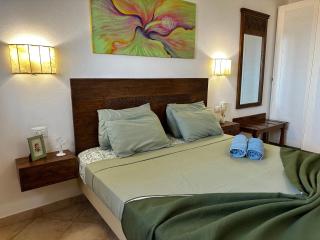 Tropical Pool View - Two Bedroom & Wifi - 1