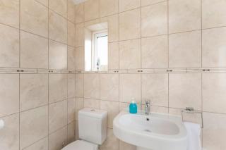 Spacious and Cozy 4Bed in Enfield with Garden & WiFi & Parking - 5
