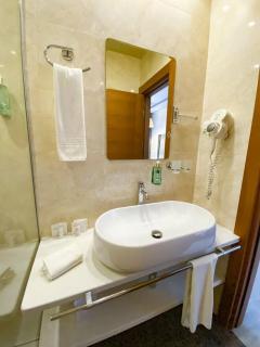 Hotel Royal Gross Near Delhi Airport - New Delhi - 7