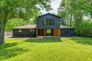 Spacious Deck Contemporary Home in Nashville! - Nashville - 8