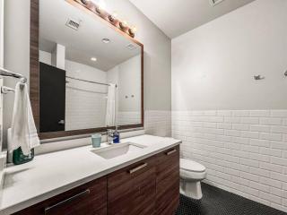 Elegant Luxe 2BD, DT Dallas, Sleeps 12, Free Parking, Near Convention Center - Dallas - 7