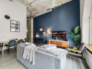Elegant Luxe 2BD, DT Dallas, Sleeps 12, Free Parking, Near Convention Center - Dallas - 3