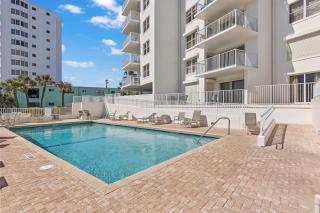 Direct oceanfront corner condo with spacious balcony and heated beachfront pool - Ormond Beach - 5