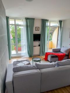 Sunny Flat with Terrace & Park View Near City Centre - Prague - 2