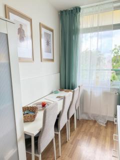 Sunny Flat with Terrace & Park View Near City Centre - Prague - 4