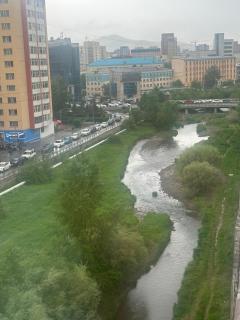 In the center of Ulaanbaatar, next to the riverbank apartment - - 4