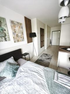 Cozy Urban Residence Studio - balcony with garden view - Bratislava - 3