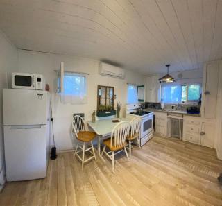 Pristine Cottage Studio Nestled in the Topanga Woods - 8