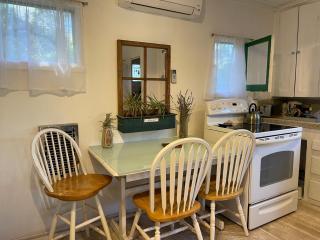 Pristine Cottage Studio Nestled in the Topanga Woods - - 4