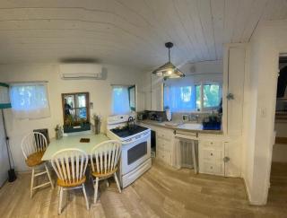Pristine Cottage Studio Nestled in the Topanga Woods - - 6
