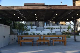 Stone Hut Apartments - 0