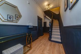 The Rockfield by Serene Stays Stylish 6BR near Anfield with Bar Parking Virgin Media and Fast WiFi - Liverpool - 4