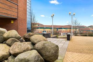 Peaceful cosy stay with FREE parking - 5