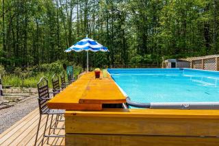 2 Cabins w Hot Tub Pool Firepit Outdoor Dining Minutes from Wineries - New Paltz - 0