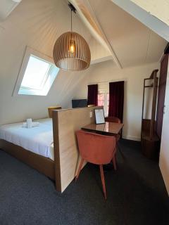 Hotel West Inn Aan Zee - Den Oever - 2
