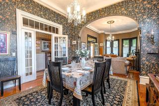 Unique Victorian Main House and Carriage House - Savannah - 1