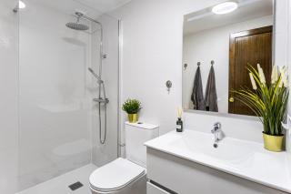 Modern Sea View Apartment with Pool & Terrace - 4