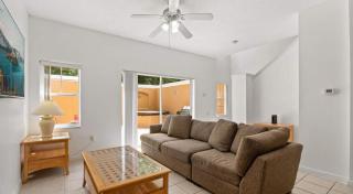 Stylish 3BR Townhouse - 15 min to Disney Parks - Kissimmee - 1