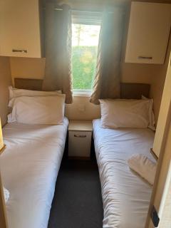 Cosy Caravan, 500 metres from beach, sea view - 57 Pine Ridge - Lytchett Minster - 6