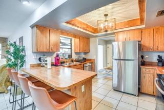 6 Mi to Gemini Springs Park Chic Home with Pool! - Deltona - 3