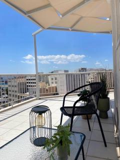 7th Heaven Elevated portview retreat & city vibes - 8