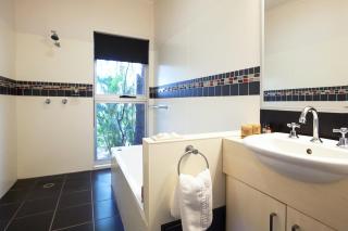 Eumarella Shores Noosa Lake Retreat - 1