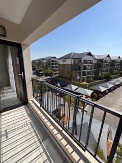 Cozy Haven in Waterfall - Midrand - 9