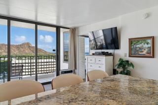 Oceanview 30th Floor Condo Just Steps from Waikiki Beach, Full Kitchen, Free Parking (13007) - Honolulu - 1