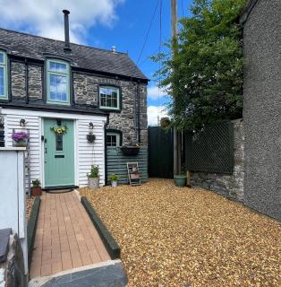 Harlequin Cottage - Llangerniew - 9